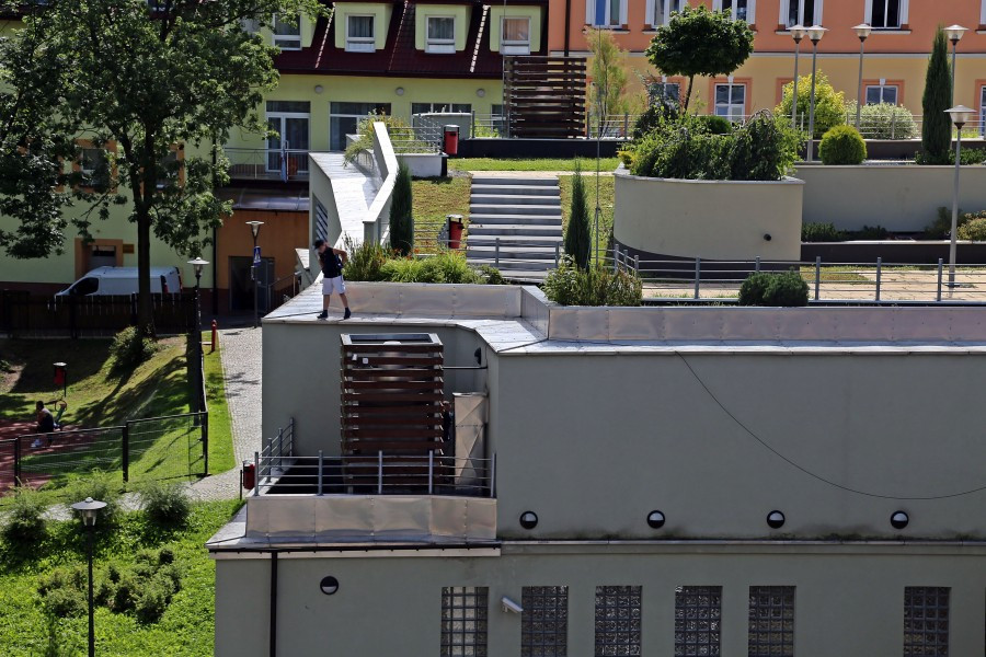 Niebezpieczne zabawy na dachu