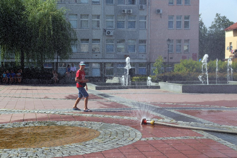 Zimny prysznic na starówce [ZDJĘCIA]