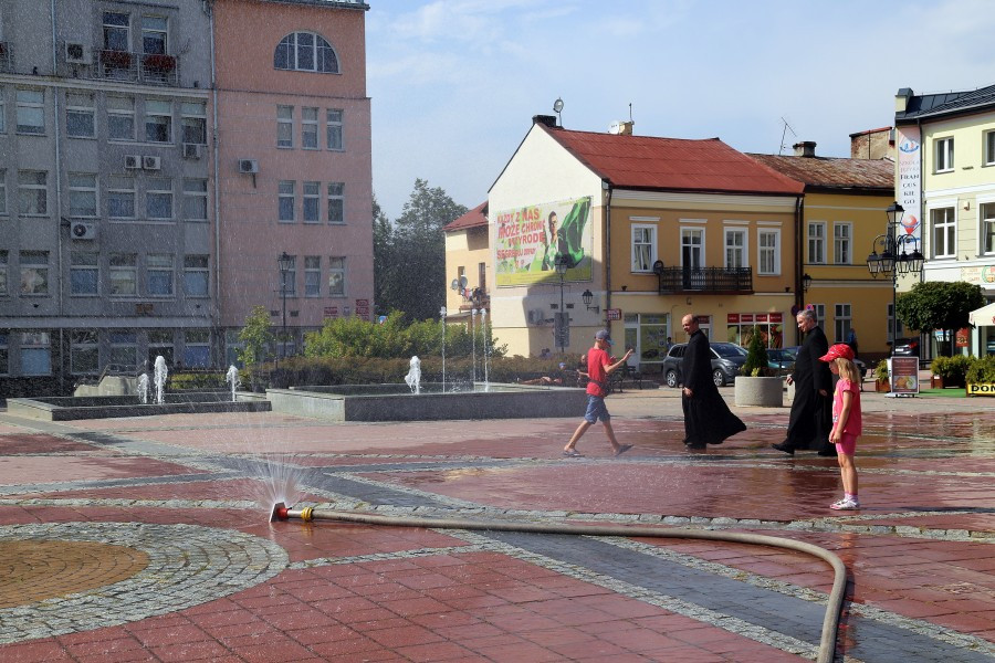 Zimny prysznic na starówce [ZDJĘCIA]