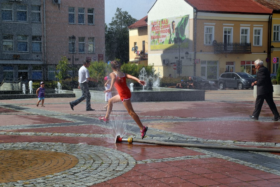 Zimny prysznic na starówce [ZDJĘCIA]