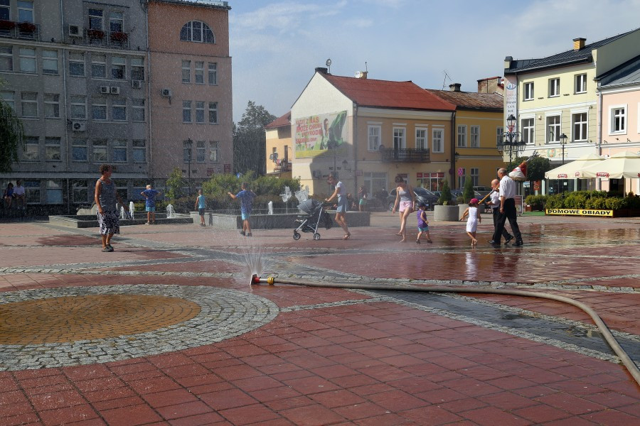 Zimny prysznic na starówce [ZDJĘCIA]