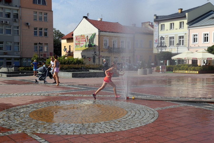 Zimny prysznic na starówce [ZDJĘCIA]