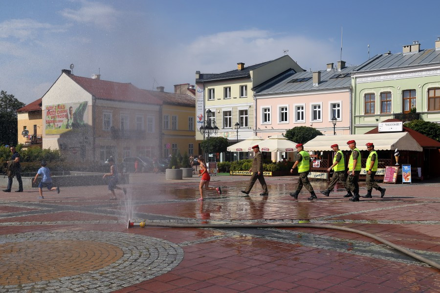 Zimny prysznic na starówce [ZDJĘCIA]