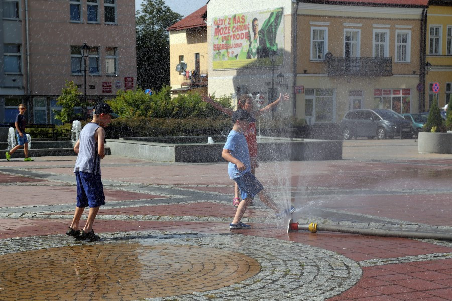 Zimny prysznic na starówce [ZDJĘCIA]