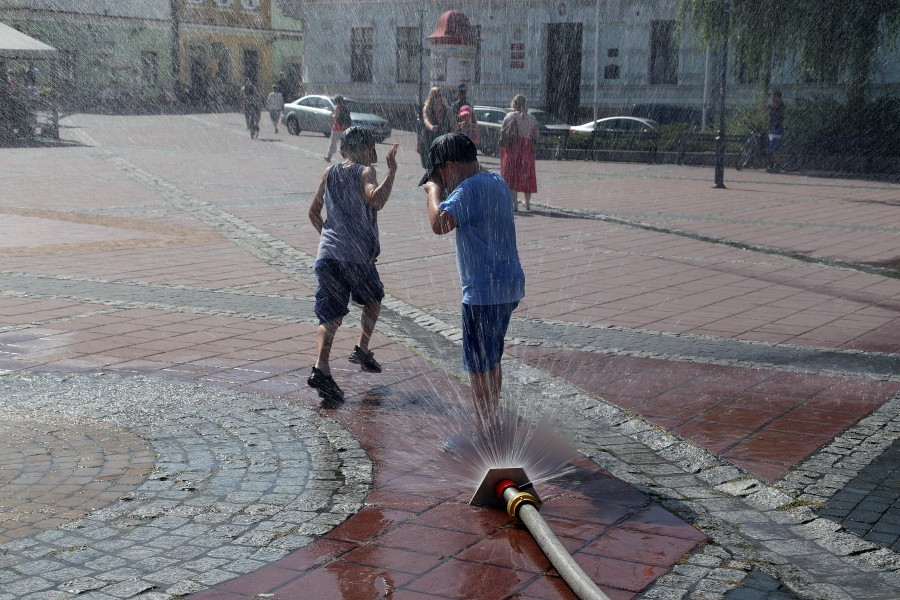 Zimny prysznic na starówce [ZDJĘCIA]