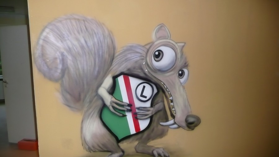 Kibice Legii odmalowali szpitalny oddział w Bieszczadach