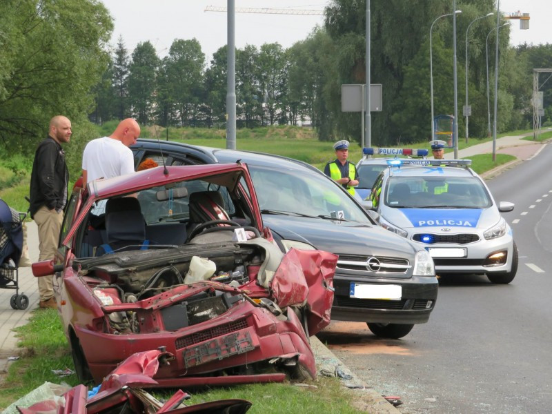 Kierowca fiata ranny w wypadku [AKTUALIZACJA, ZDJĘCIA]