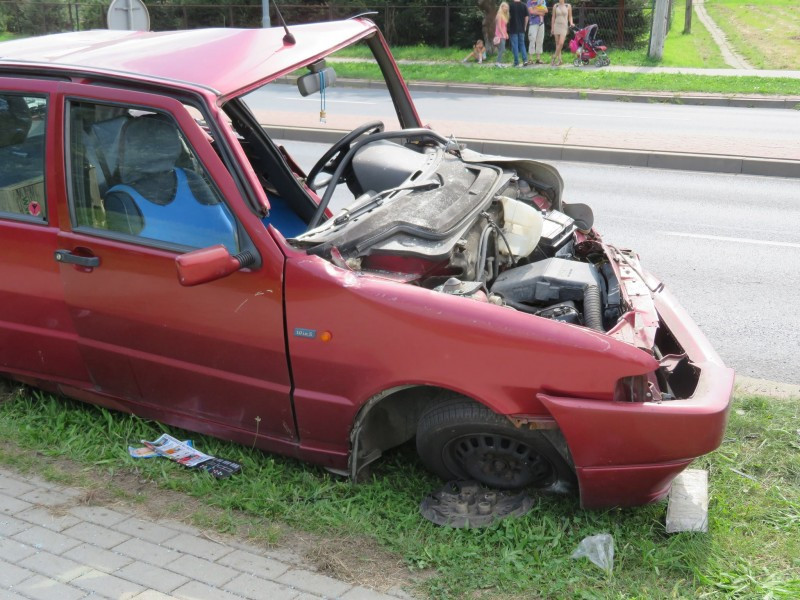 Kierowca fiata ranny w wypadku [AKTUALIZACJA, ZDJĘCIA]