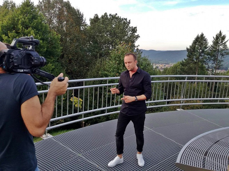 Sanok w teledysku popularnego wokalisty [ZDJĘCIA]
