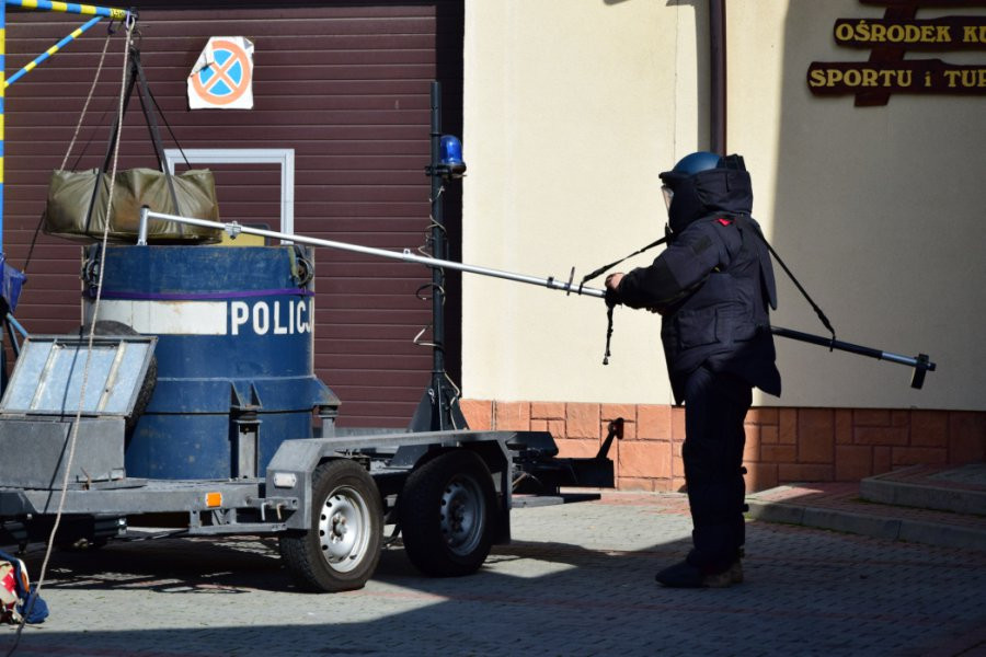 Pracownica GOPS-u uwięziona przez mężczyznę z nożem