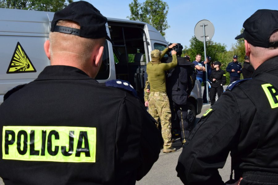 Pracownica GOPS-u uwięziona przez mężczyznę z nożem