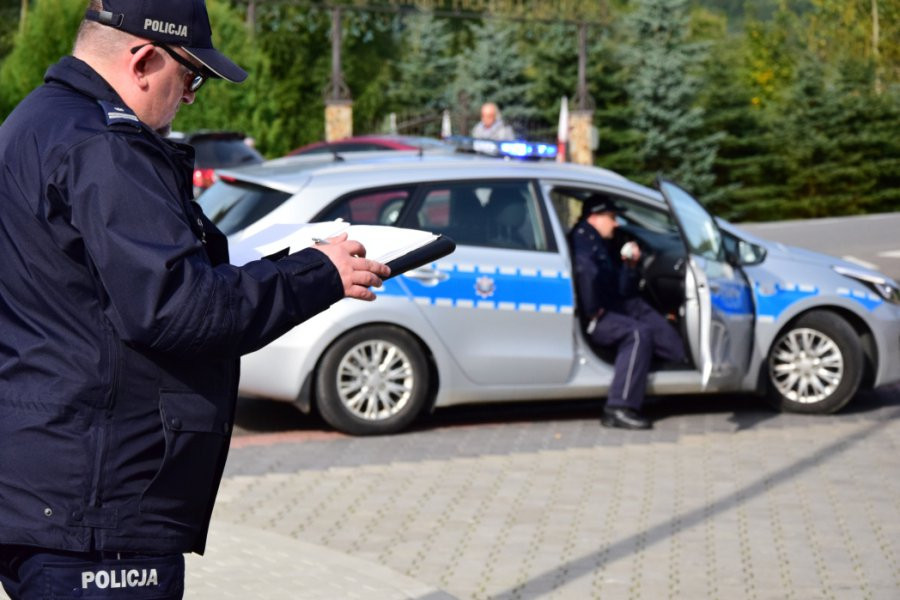 Pracownica GOPS-u uwięziona przez mężczyznę z nożem