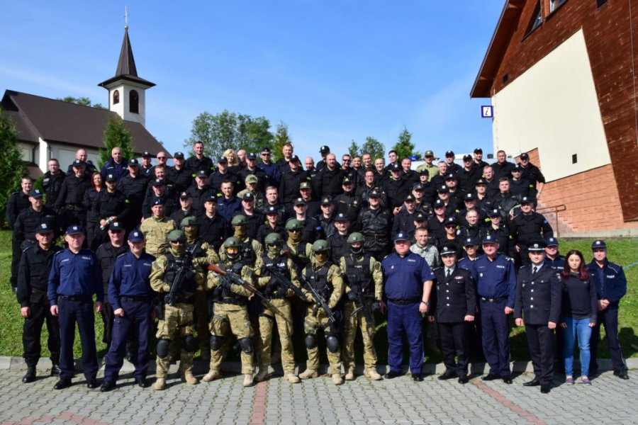 Pracownica GOPS-u uwięziona przez mężczyznę z nożem