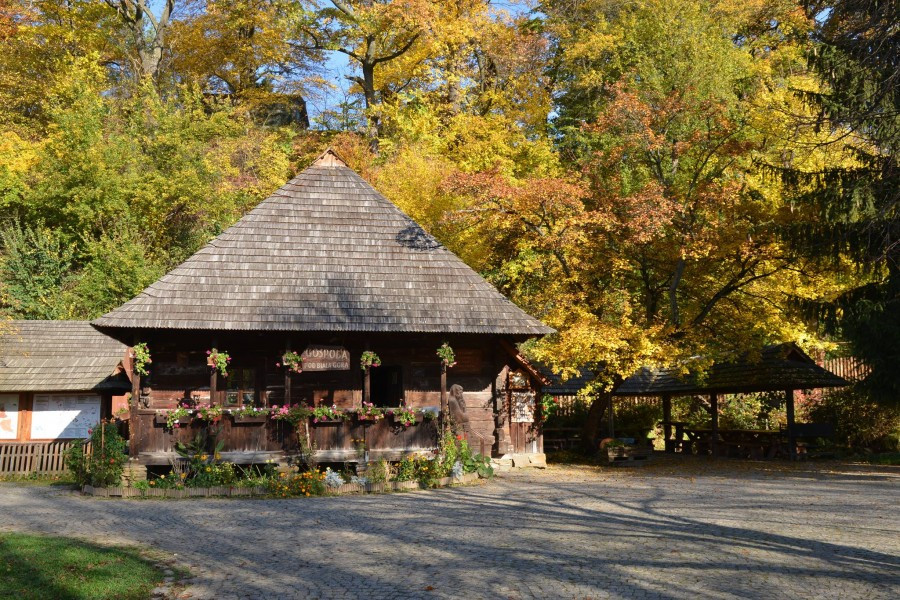 Skansen skąpany w jesiennym słońcu [ZDJĘCIA]