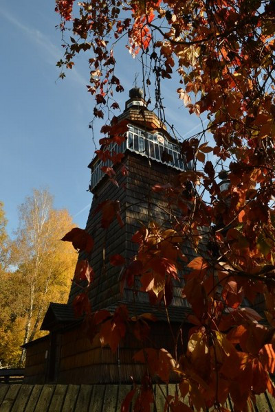 Skansen skąpany w jesiennym słońcu [ZDJĘCIA]