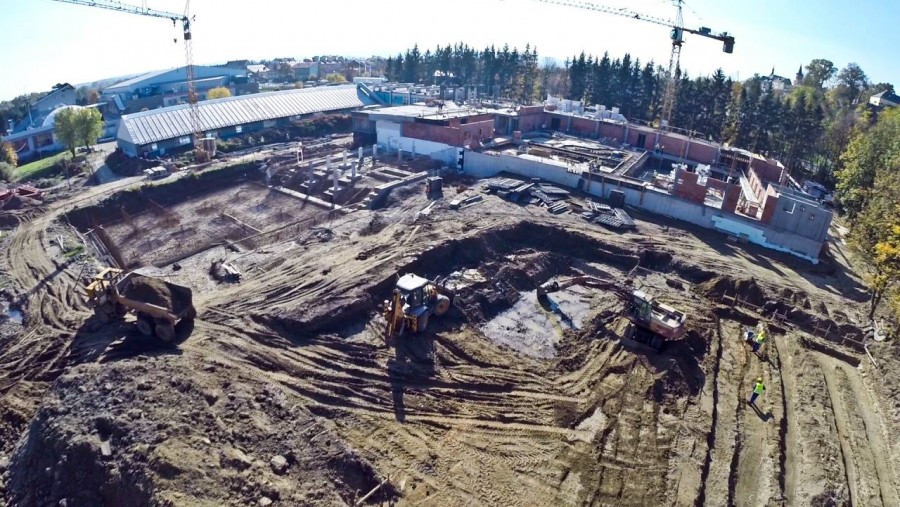 Basen rośnie w oczach [ZDJĘCIA]