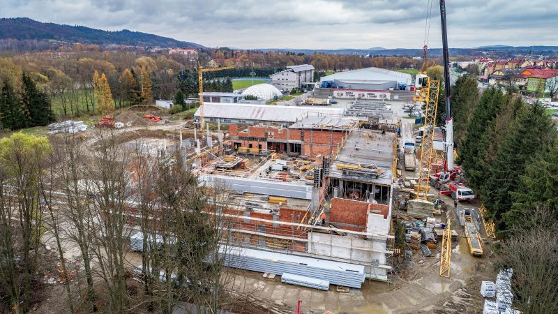 Basen z lotu ptaka [NOWE ZDJĘCIA]