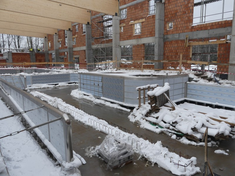 Basen rośnie w oczach [ZDJĘCIA]