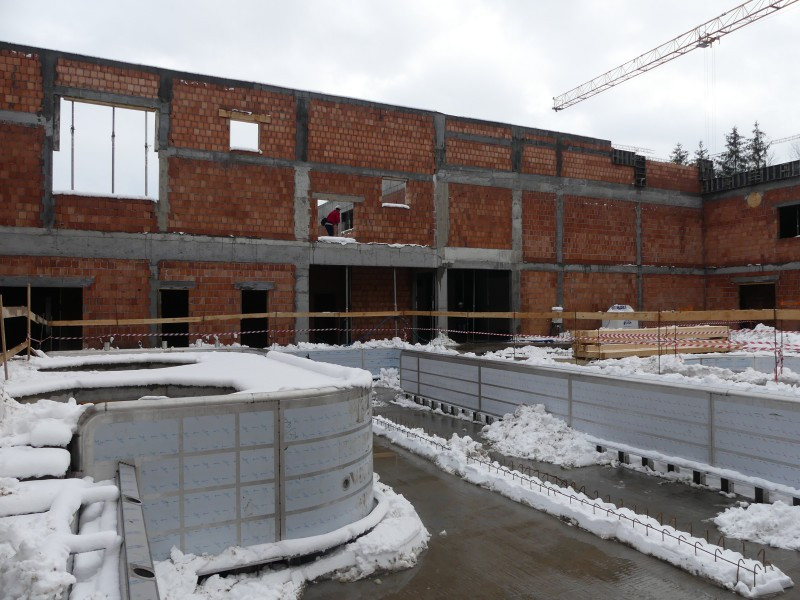 Basen rośnie w oczach [ZDJĘCIA]