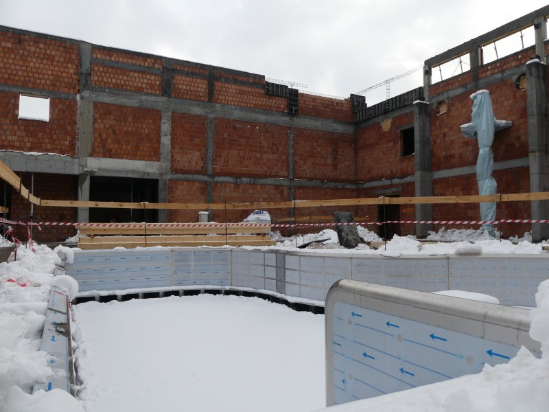 Basen rośnie w oczach [ZDJĘCIA]