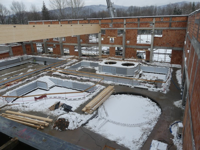 Basen rośnie w oczach [ZDJĘCIA]