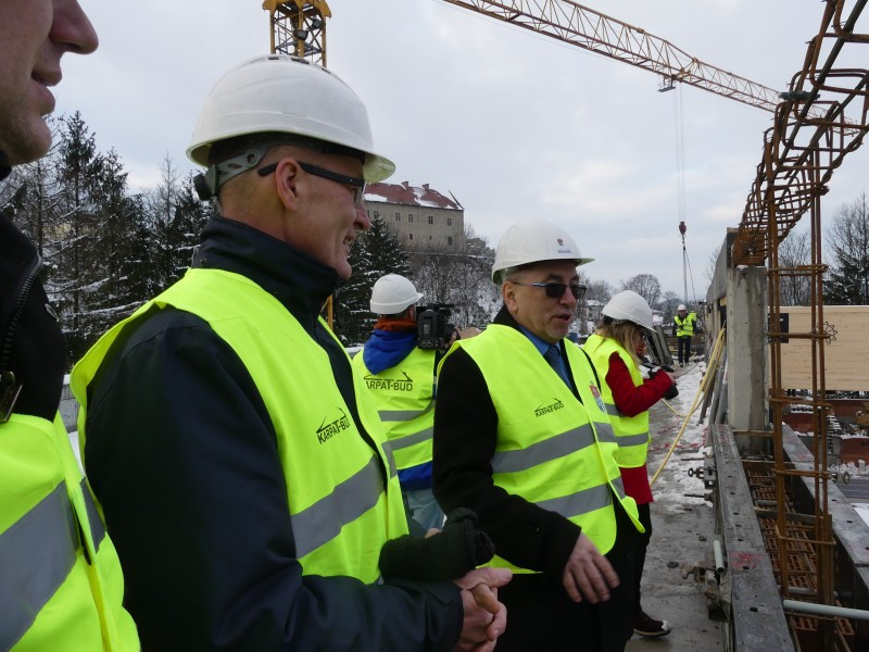 Basen rośnie w oczach [ZDJĘCIA]