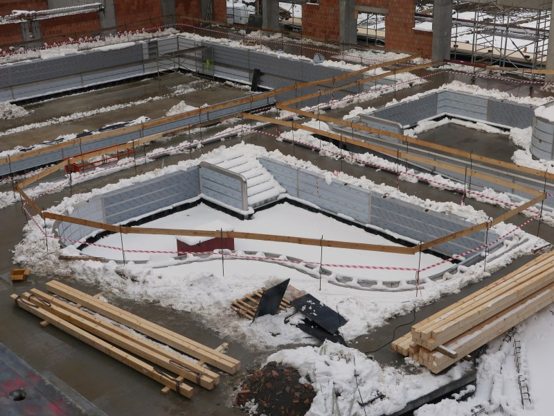 Basen rośnie w oczach [ZDJĘCIA]