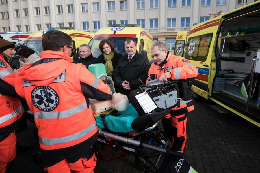 Nowy sprzęt dla podkarpackich ratowników medycznych [ZDJĘCIA]