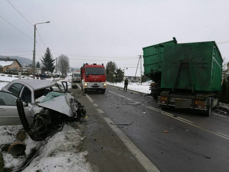 Groźny wypadek pod Brzozowem. Zablokowana droga [ZDJĘCIA]