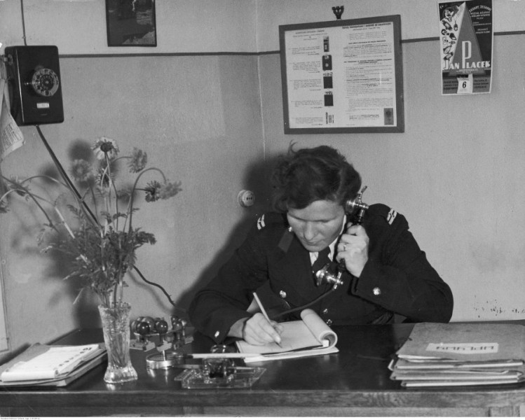 Policjantka dawniej i dziś