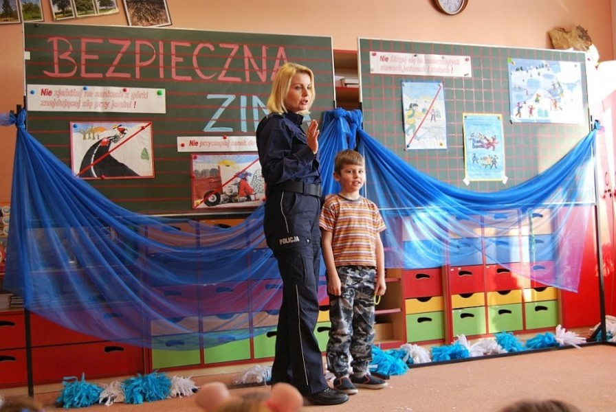 Policjantka dawniej i dziś