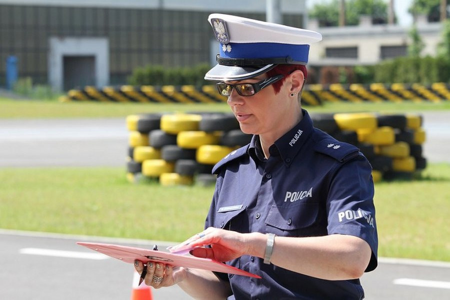 Policjantka dawniej i dziś