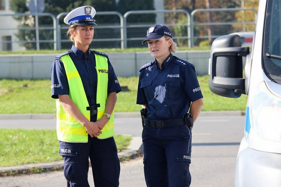 Policjantka dawniej i dziś