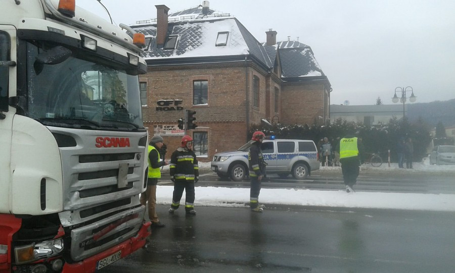 Zderzenie ciężarówki z osobówką. Ciężko ranne dziecko [ZDJĘCIA]