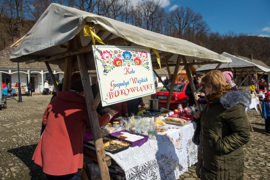 Piękne palmy, wielkanocne ozdoby i potrawy. Tak wyglądała Niedziela Palmowa w skansenie [ZDJĘCIA]