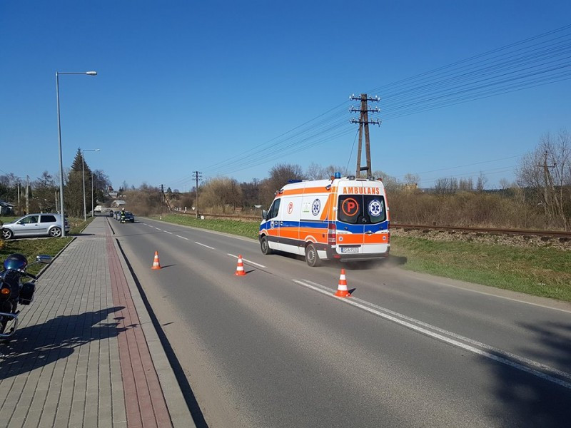 Osobówka dachowała w rowie [ZDJĘCIA]