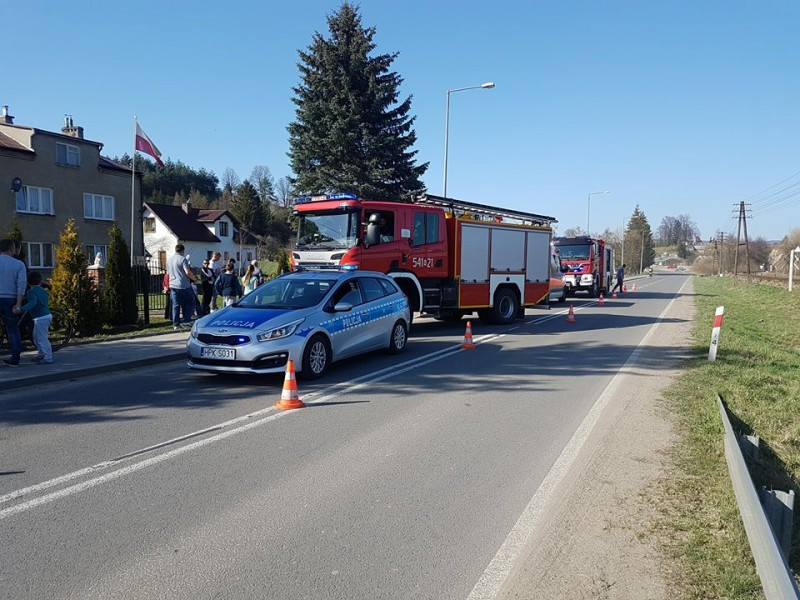 Osobówka dachowała w rowie [ZDJĘCIA]