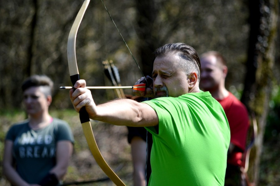 Strzelać jak Robin Hood [WIDEO]