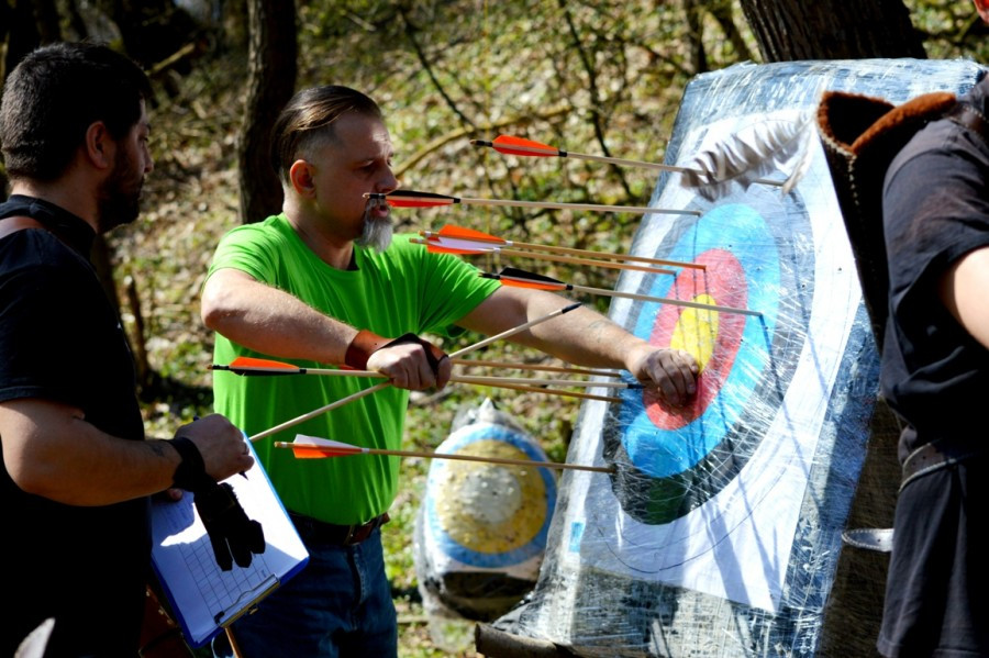 Strzelać jak Robin Hood [WIDEO]