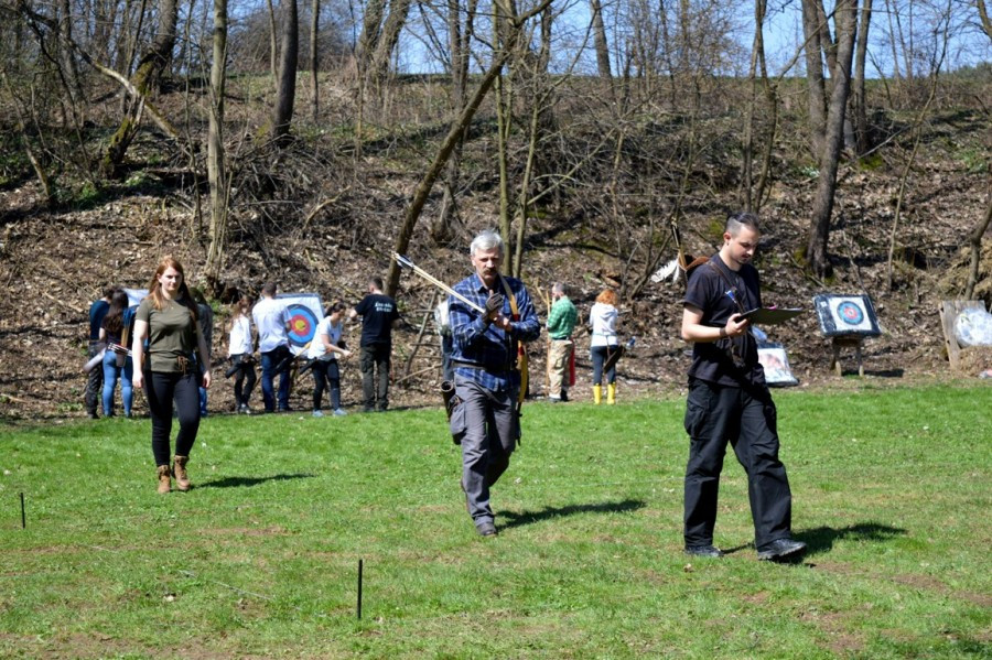 Strzelać jak Robin Hood [WIDEO]