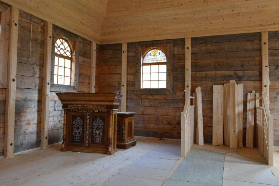 Zobacz wnętrze synagogi, która powstaje w sanockim skansenie [ZDJĘCIA]