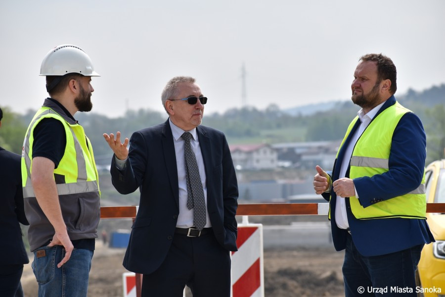 Minister Adamczyk na budowie sanockiej obwodnicy [ZDJĘCIA]