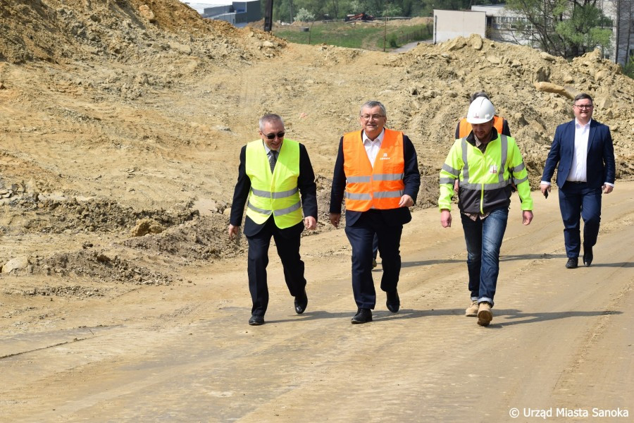Minister Adamczyk na budowie sanockiej obwodnicy [ZDJĘCIA]