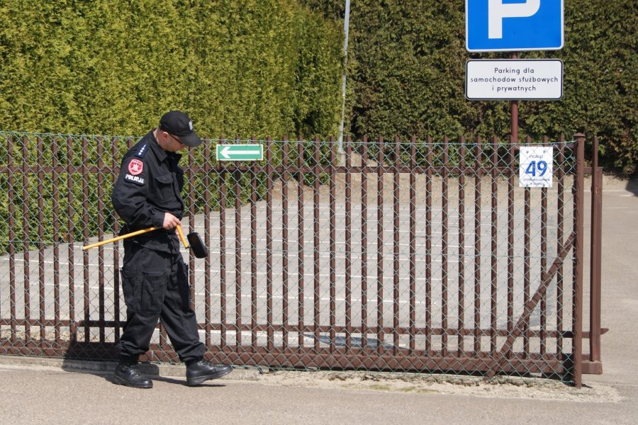 Bomba i ewakuacja pracowników PGNiG w Sanoku [ZDJĘCIA]
