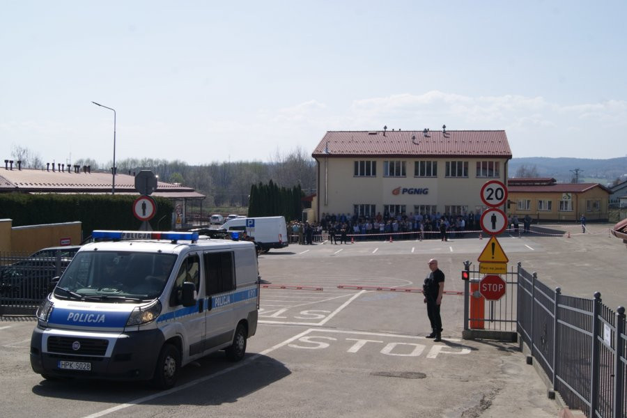 Bomba i ewakuacja pracowników PGNiG w Sanoku [ZDJĘCIA]