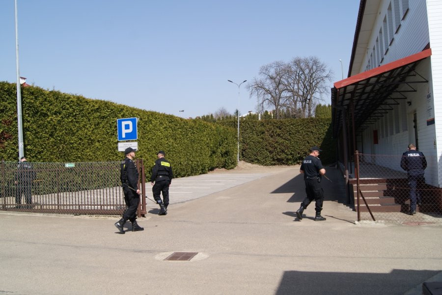 Bomba i ewakuacja pracowników PGNiG w Sanoku [ZDJĘCIA]