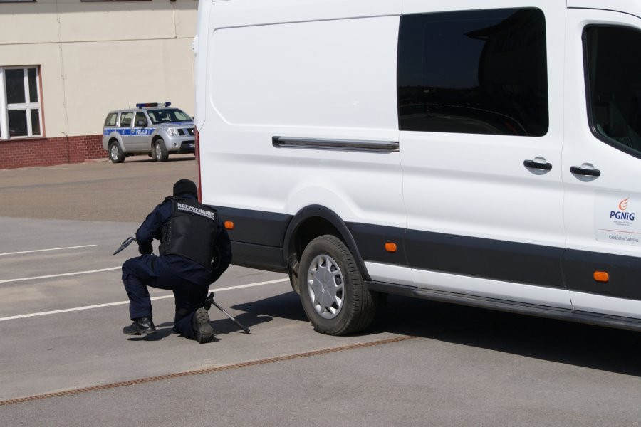 Bomba i ewakuacja pracowników PGNiG w Sanoku [ZDJĘCIA]