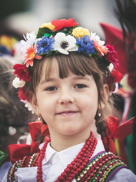 Przedszkolaki z biało-czerwoną