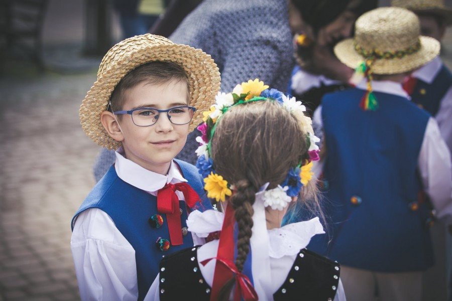 Przedszkolaki z biało-czerwoną