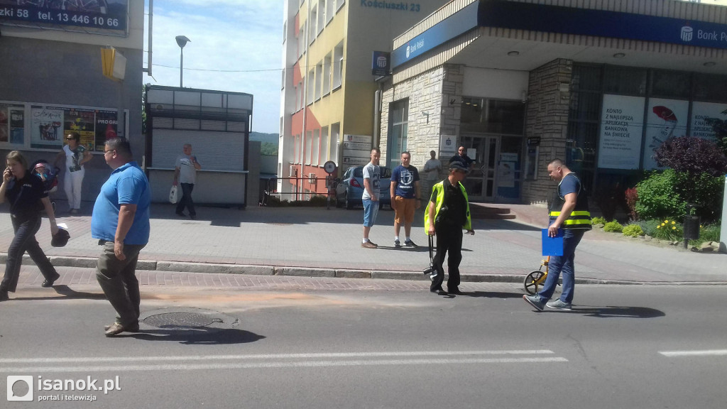 Raniona kobieta, pościg policji i rozbity radiowóz